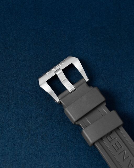 Panerai Luminor Quaranta PAM01372 Image 3